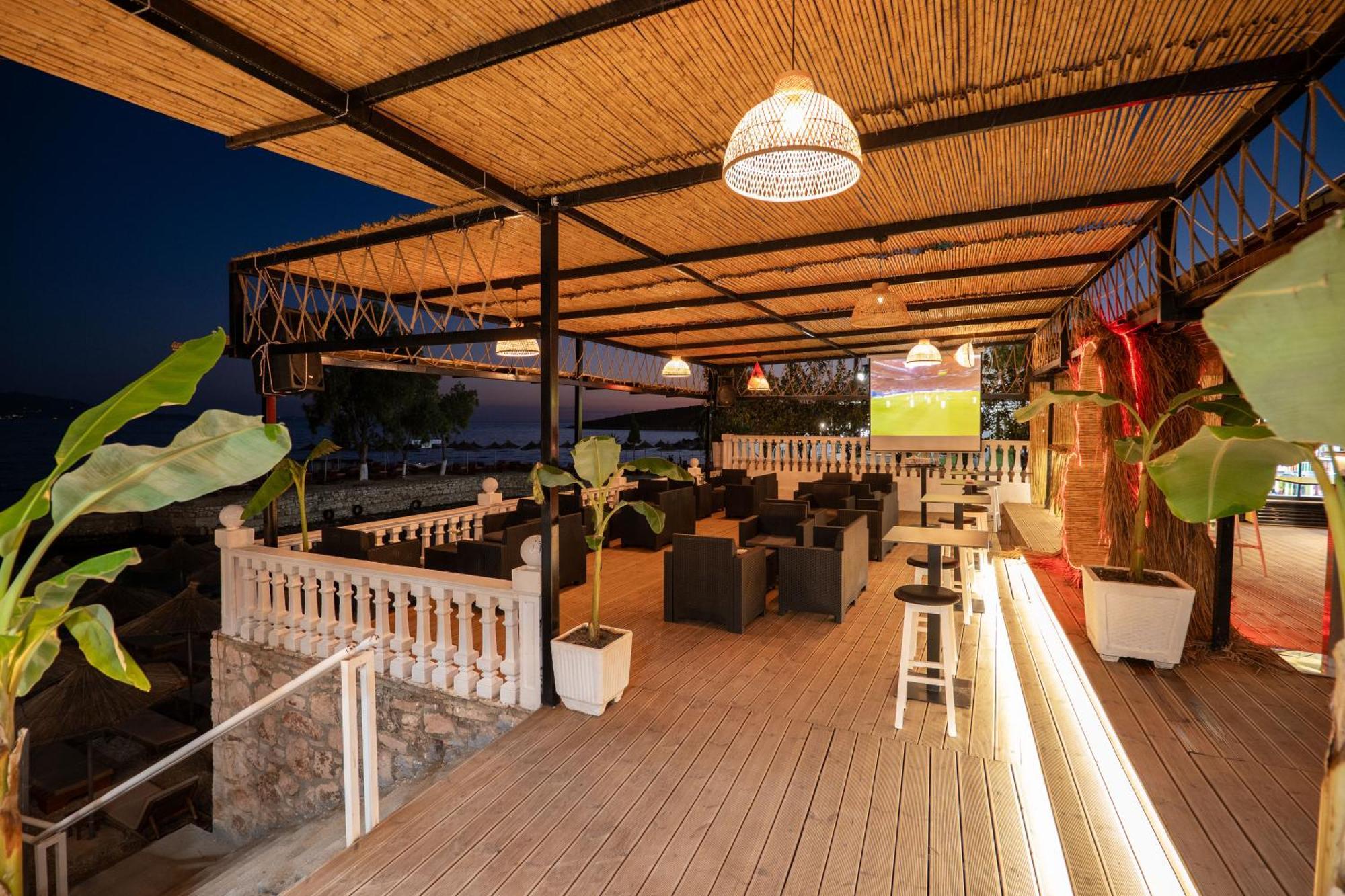 Hotel Kompleks Joni Sarandë Buitenkant foto