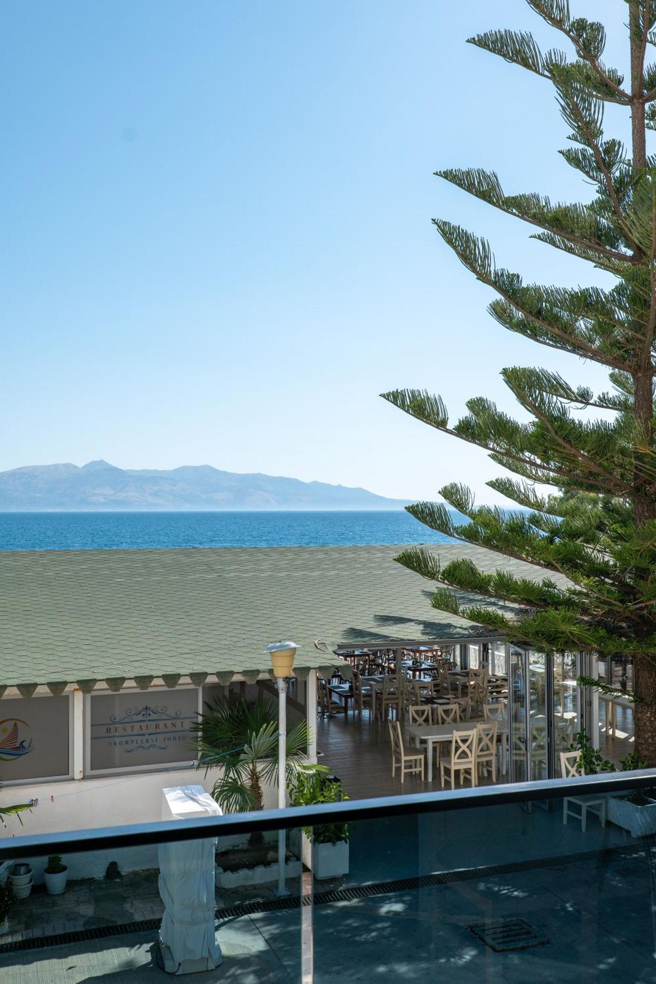Hotel Kompleks Joni Sarandë Buitenkant foto