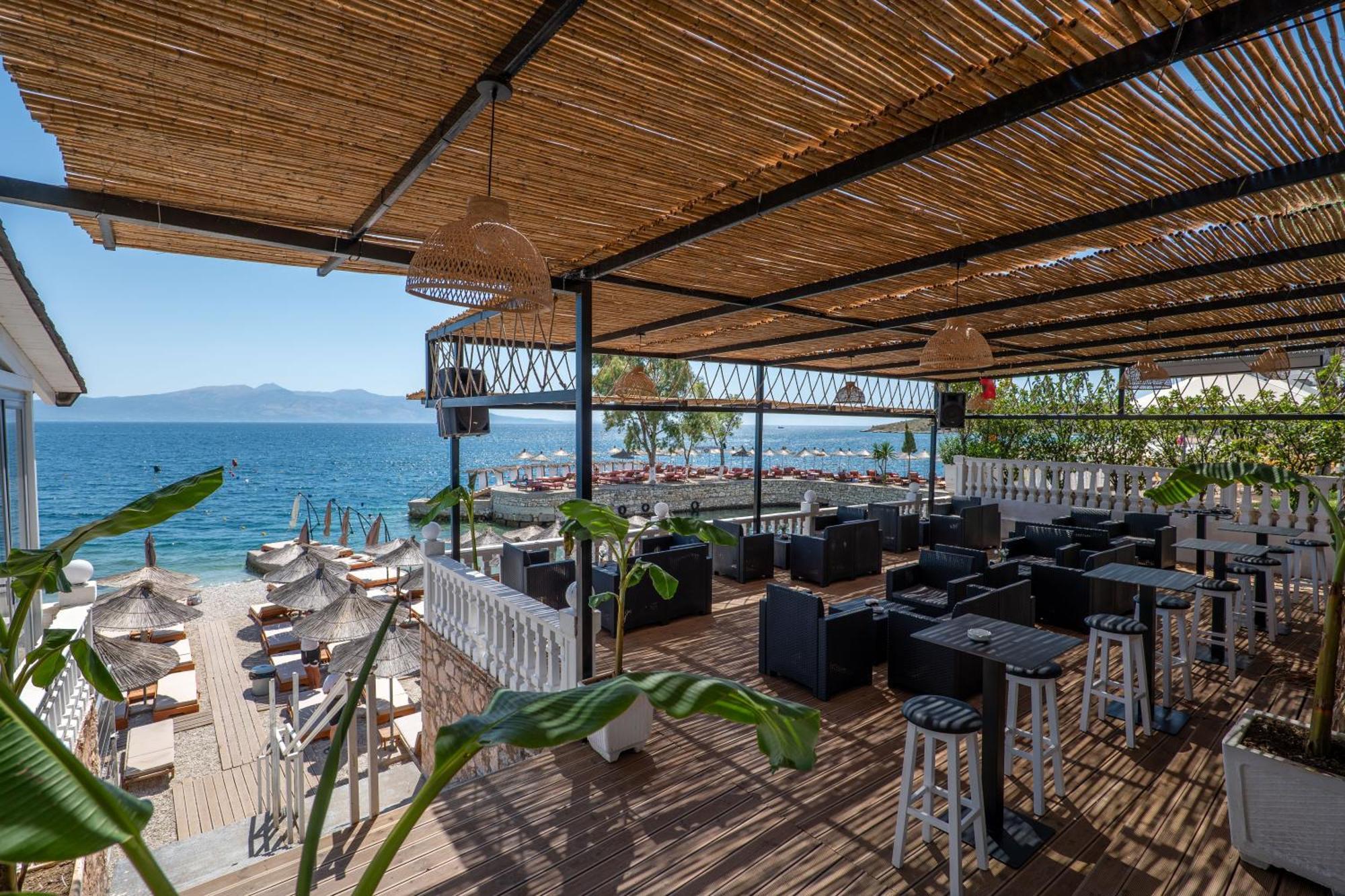 Hotel Kompleks Joni Sarandë Buitenkant foto