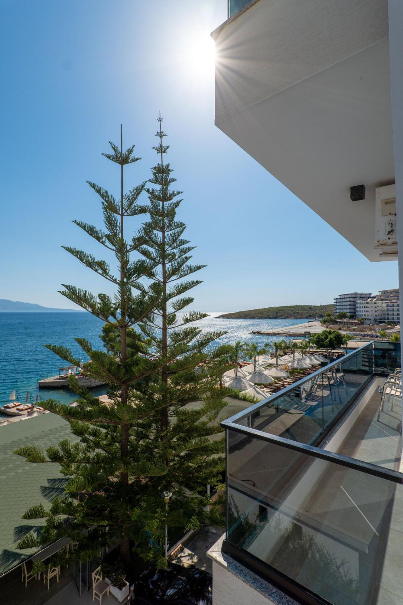 Hotel Kompleks Joni Sarandë Buitenkant foto