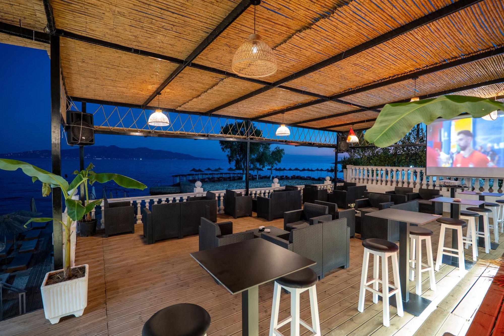 Hotel Kompleks Joni Sarandë Buitenkant foto