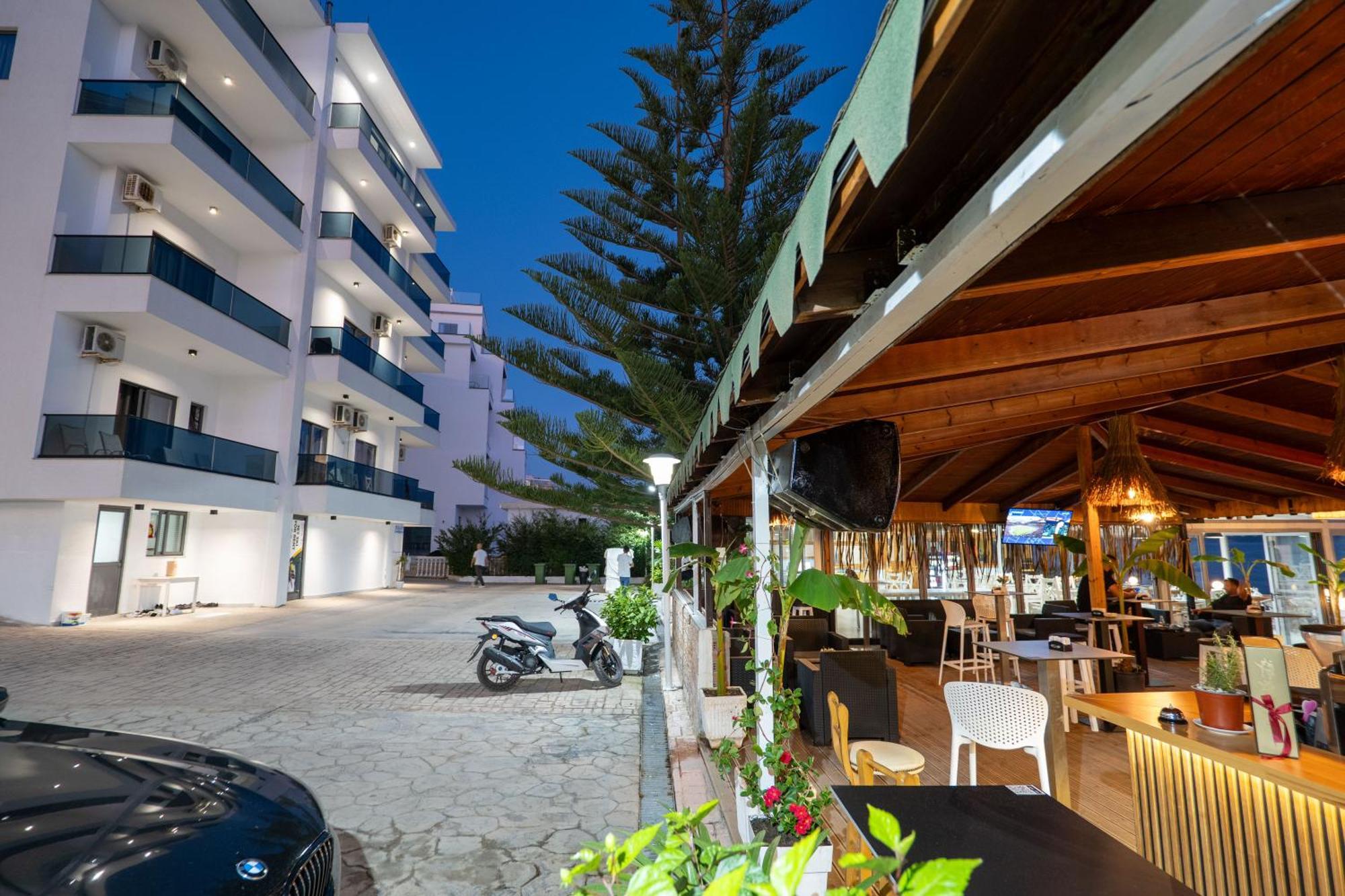 Hotel Kompleks Joni Sarandë Buitenkant foto