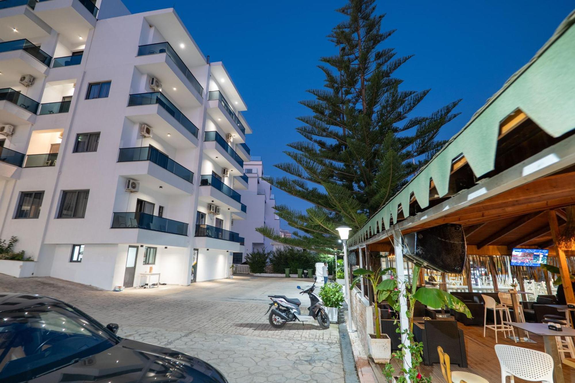 Hotel Kompleks Joni Sarandë Buitenkant foto