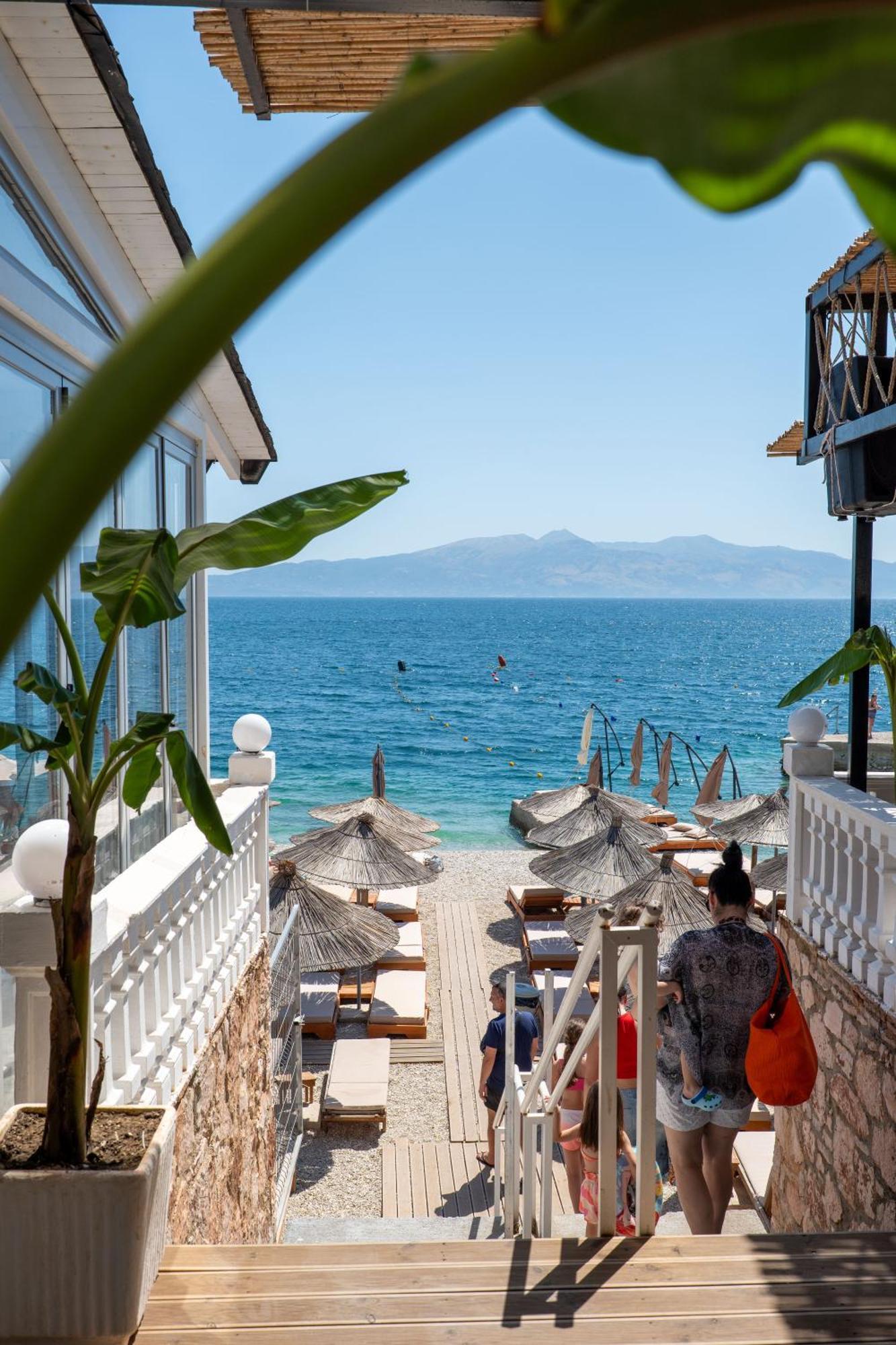 Hotel Kompleks Joni Sarandë Buitenkant foto