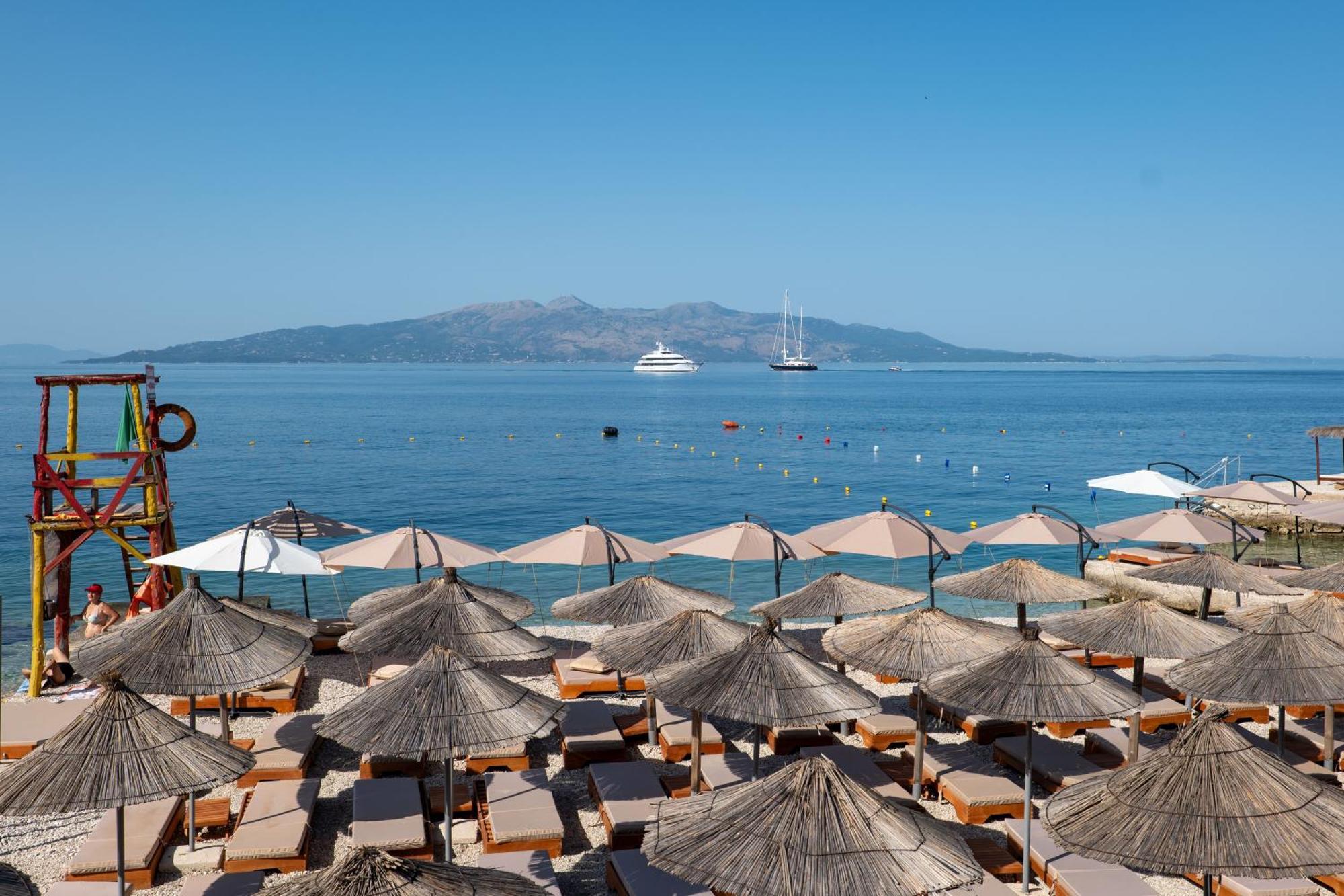 Hotel Kompleks Joni Sarandë Buitenkant foto