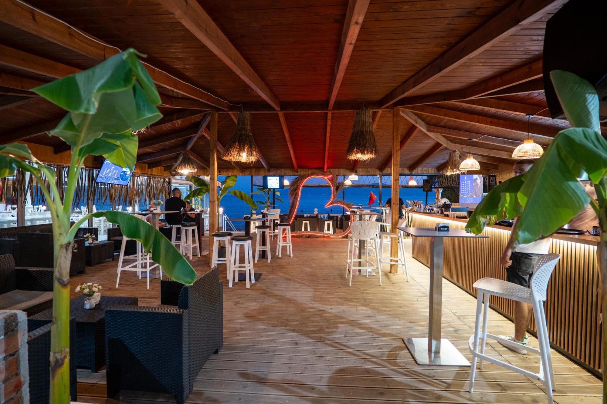 Hotel Kompleks Joni Sarandë Buitenkant foto