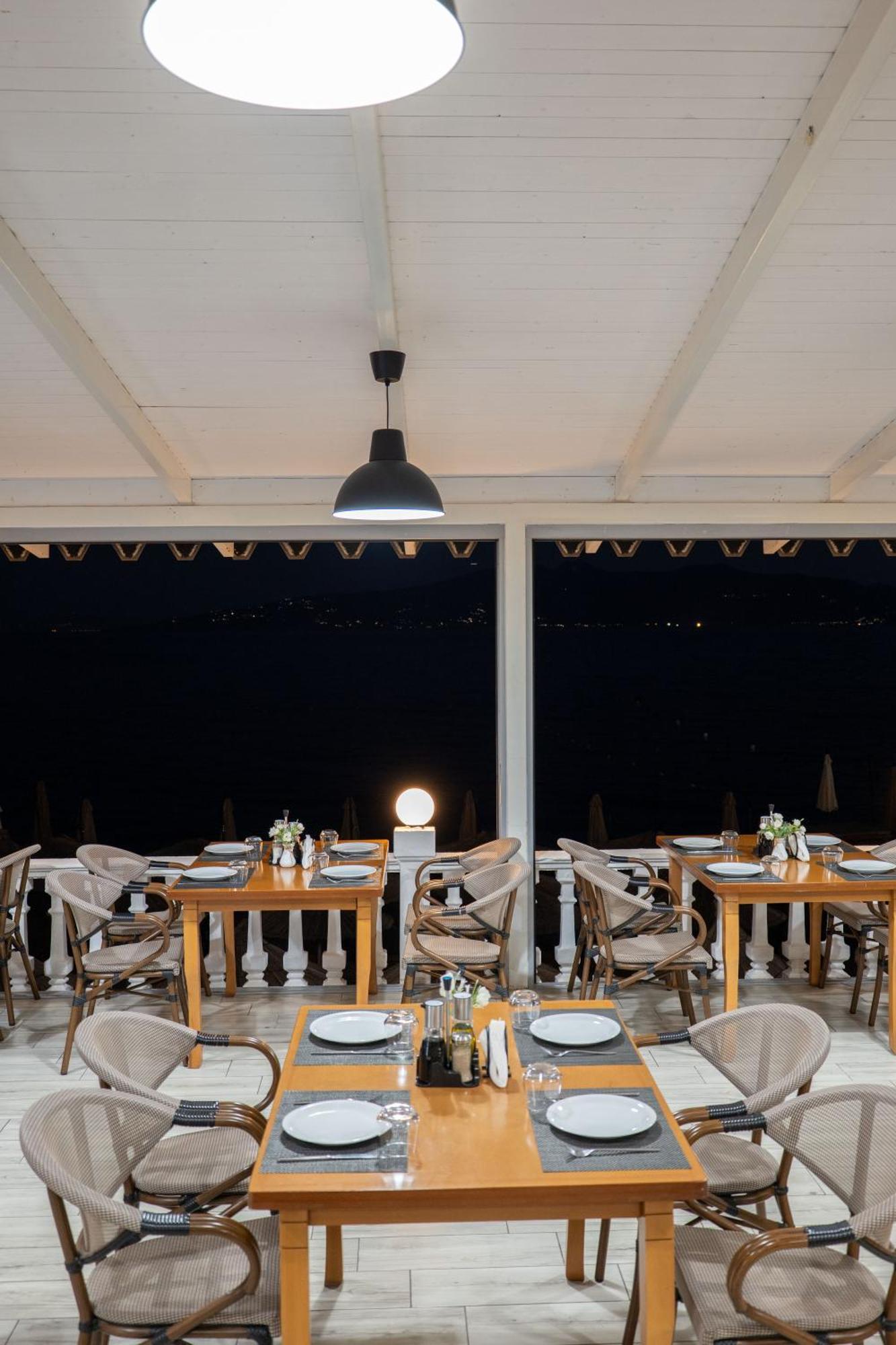 Hotel Kompleks Joni Sarandë Buitenkant foto