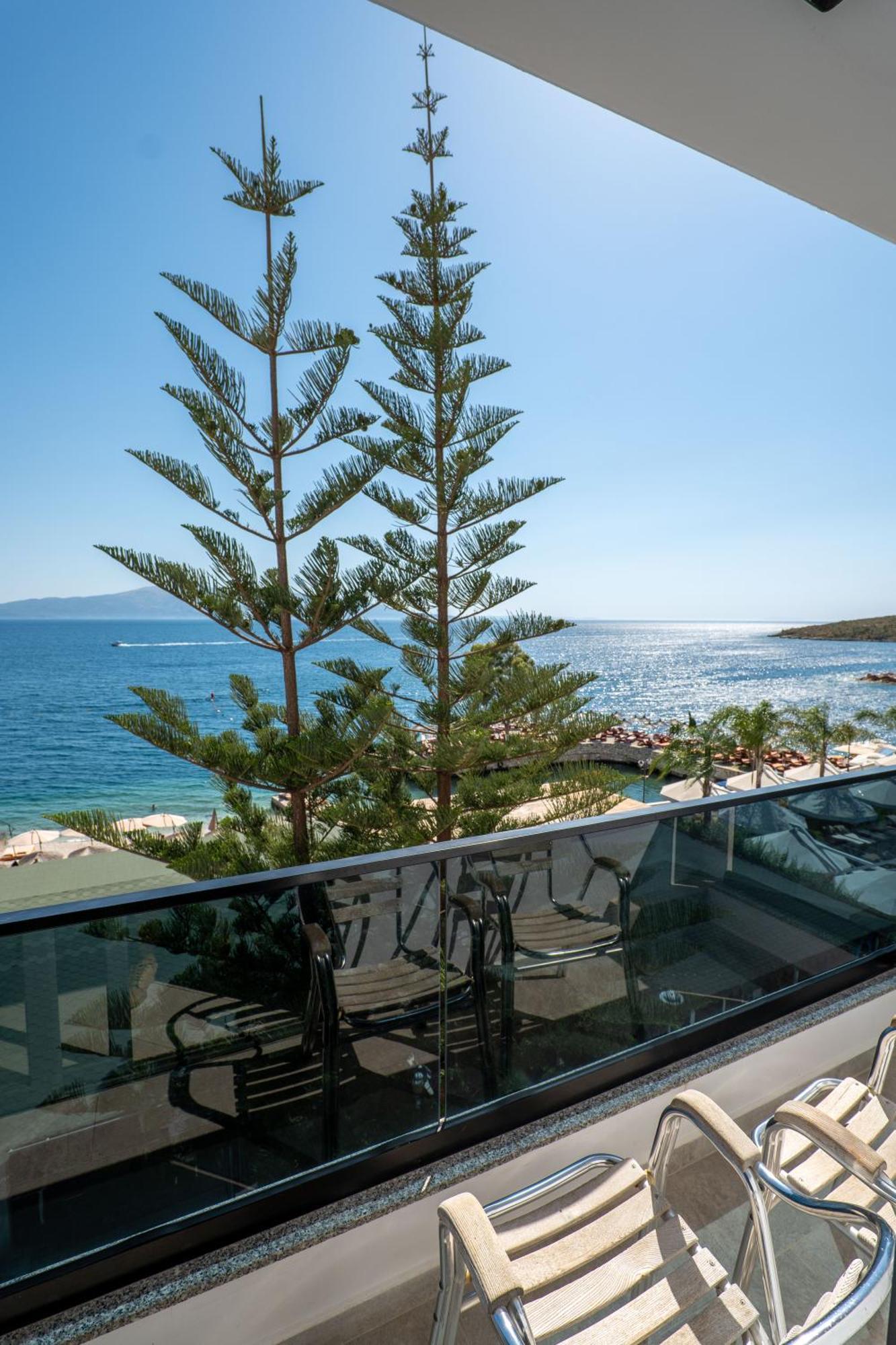 Hotel Kompleks Joni Sarandë Buitenkant foto