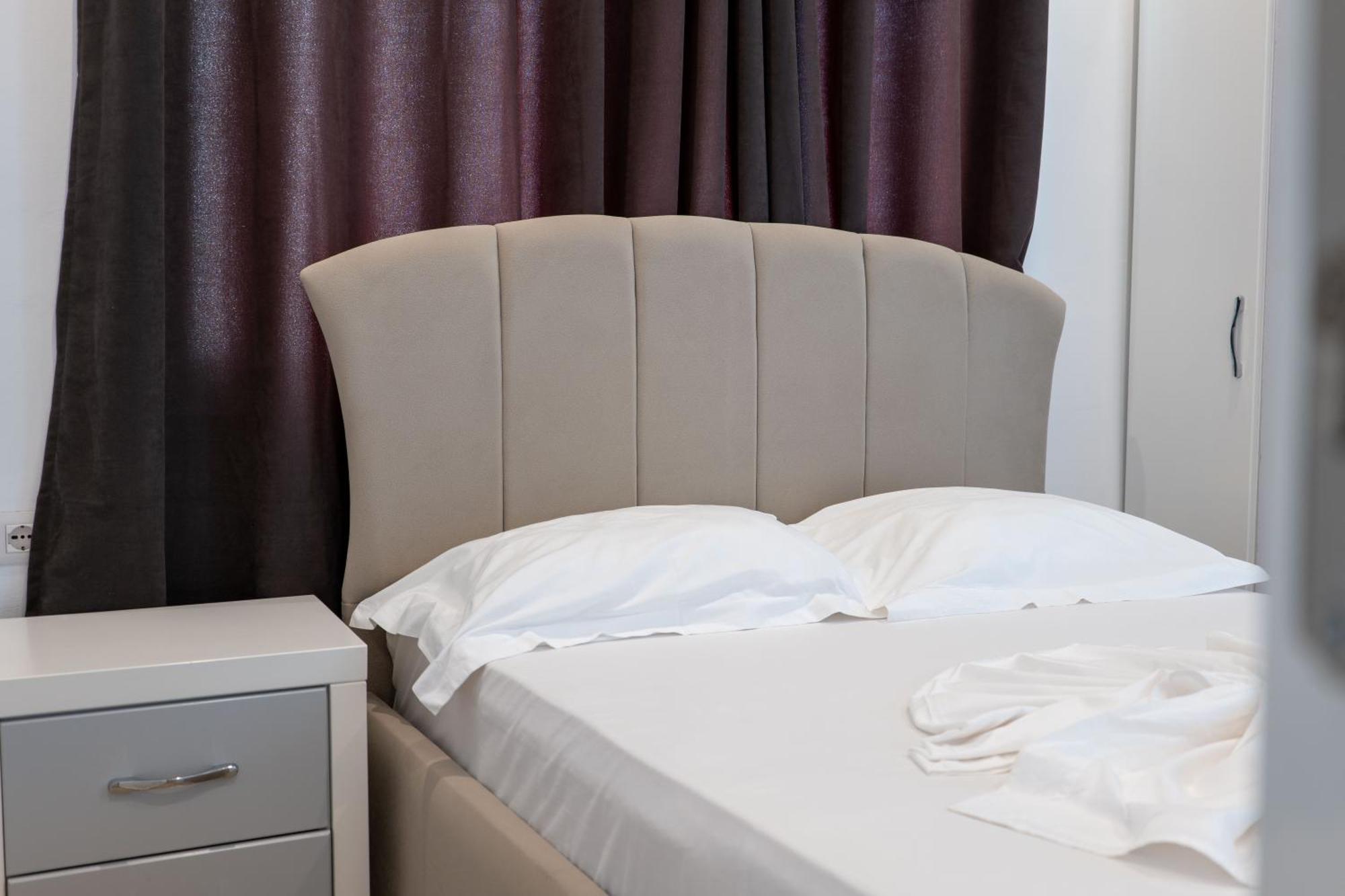 Hotel Kompleks Joni Sarandë Buitenkant foto