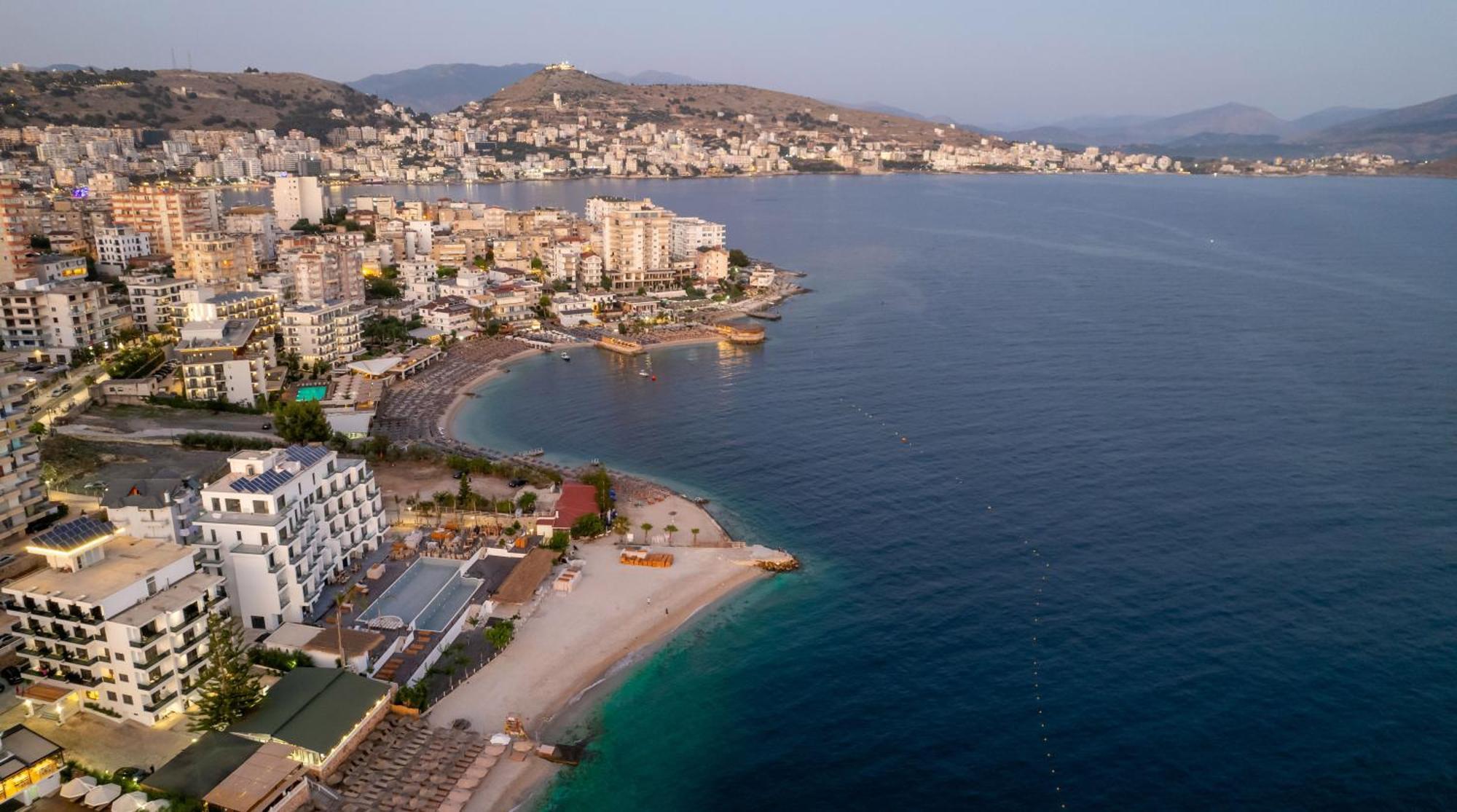 Hotel Kompleks Joni Sarandë Buitenkant foto