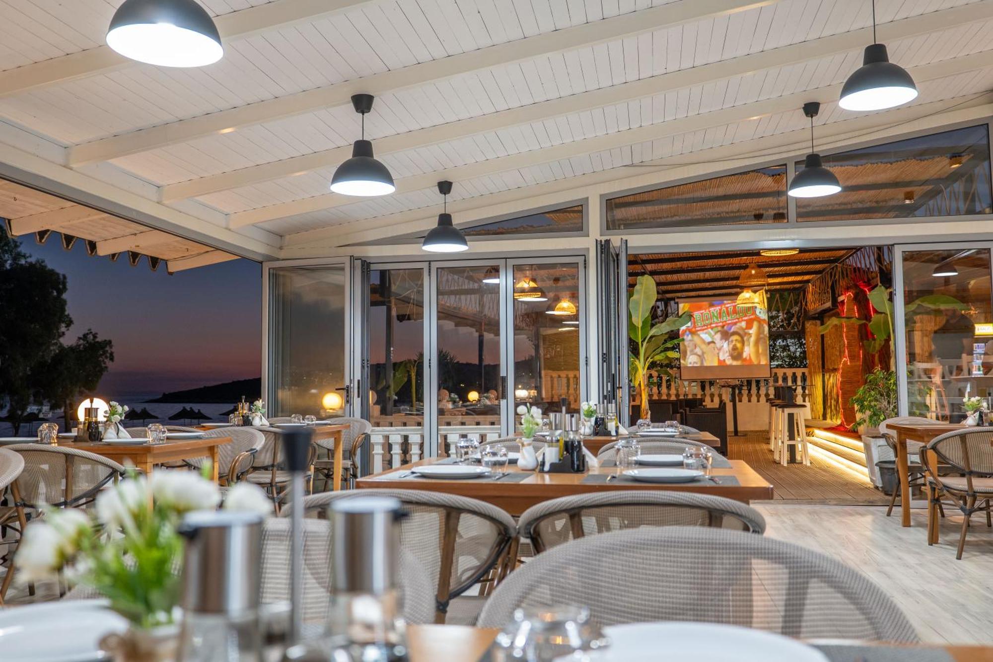 Hotel Kompleks Joni Sarandë Buitenkant foto