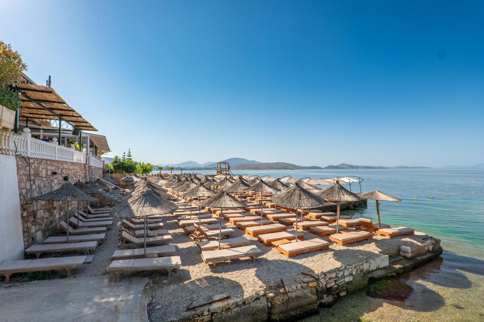 Hotel Kompleks Joni Sarandë Buitenkant foto