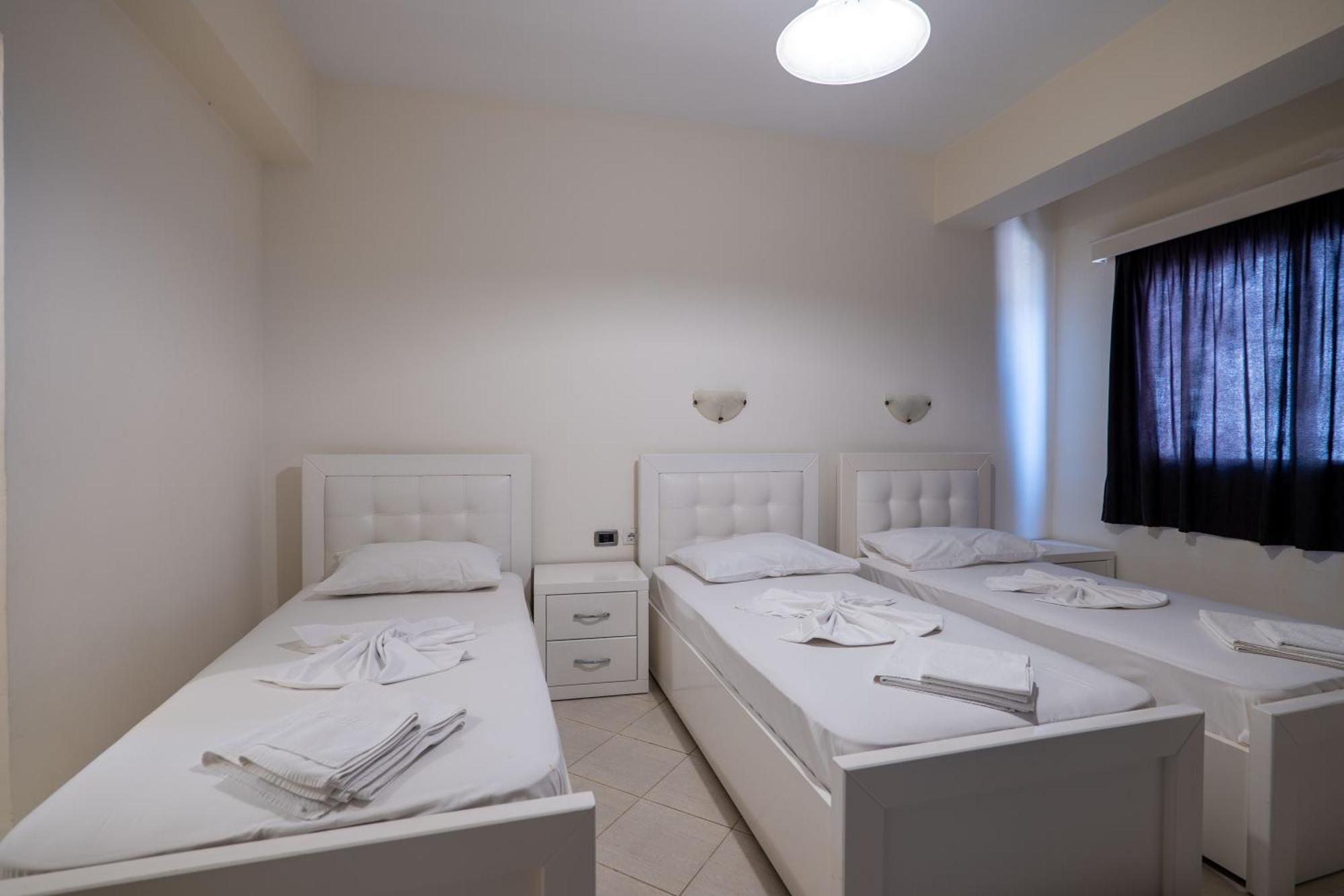 Hotel Kompleks Joni Sarandë Buitenkant foto