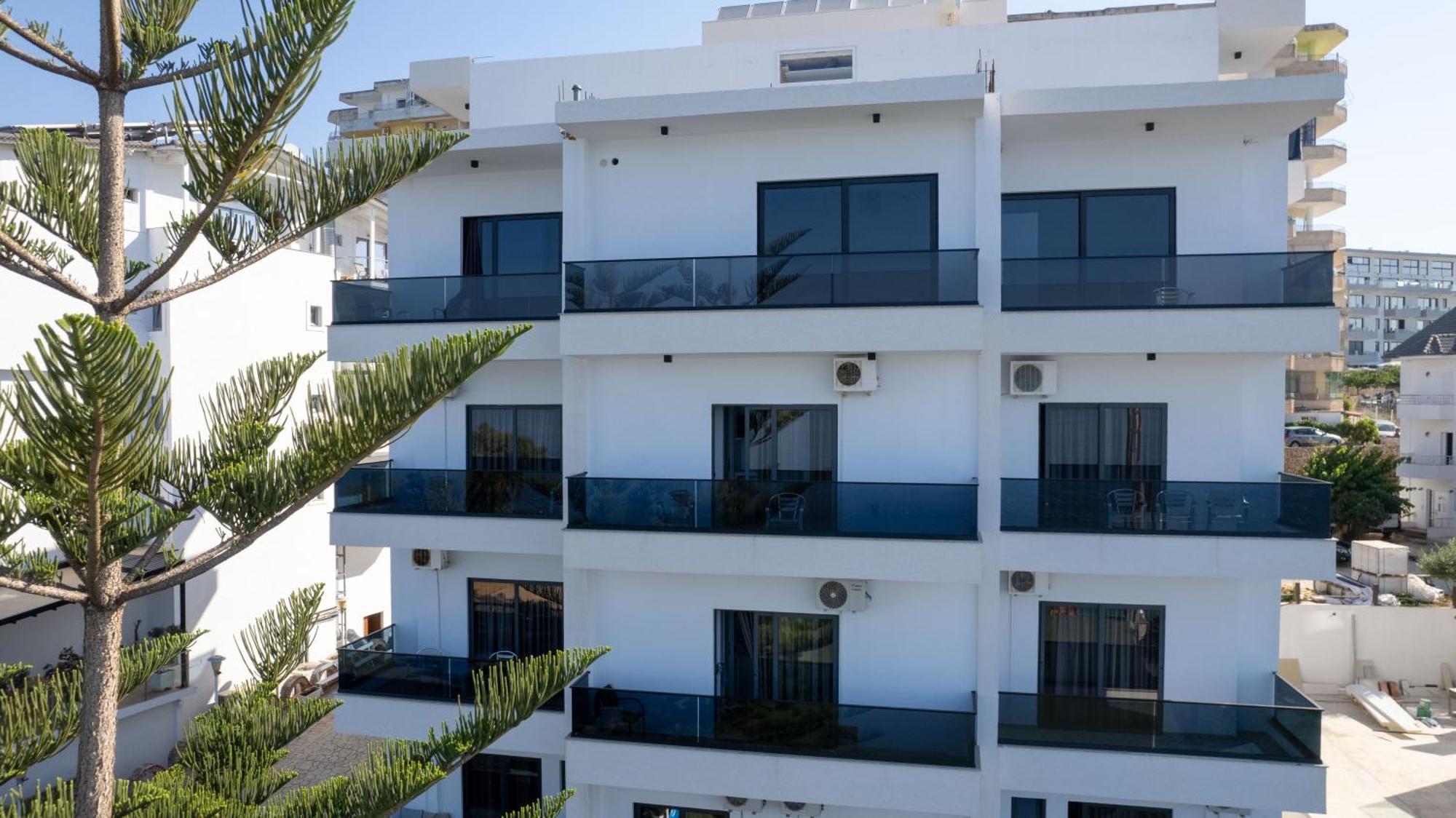 Hotel Kompleks Joni Sarandë Buitenkant foto