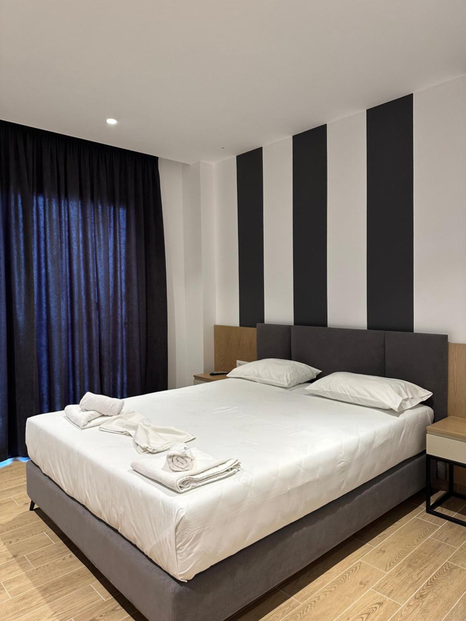 Hotel Kompleks Joni Sarandë Buitenkant foto